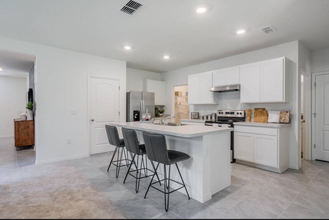 В аренду: $5,000 (5 спален, 3 ванн, 2447 Квадратных фут)