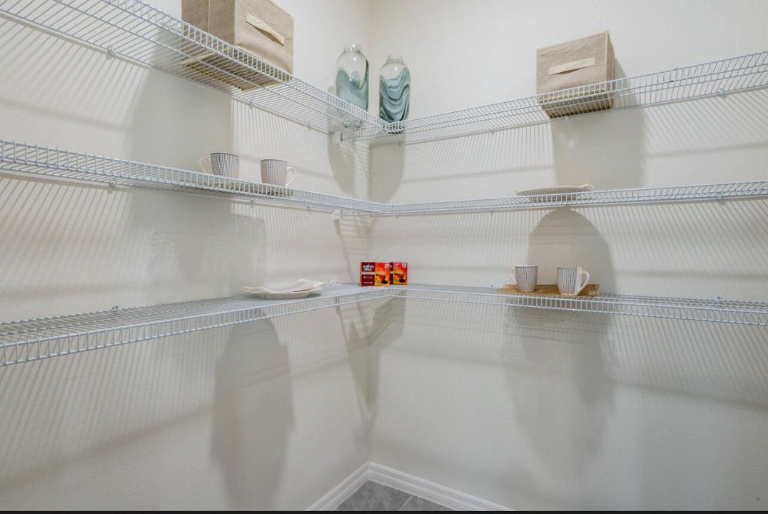 В аренду: $5,000 (5 спален, 3 ванн, 2447 Квадратных фут)