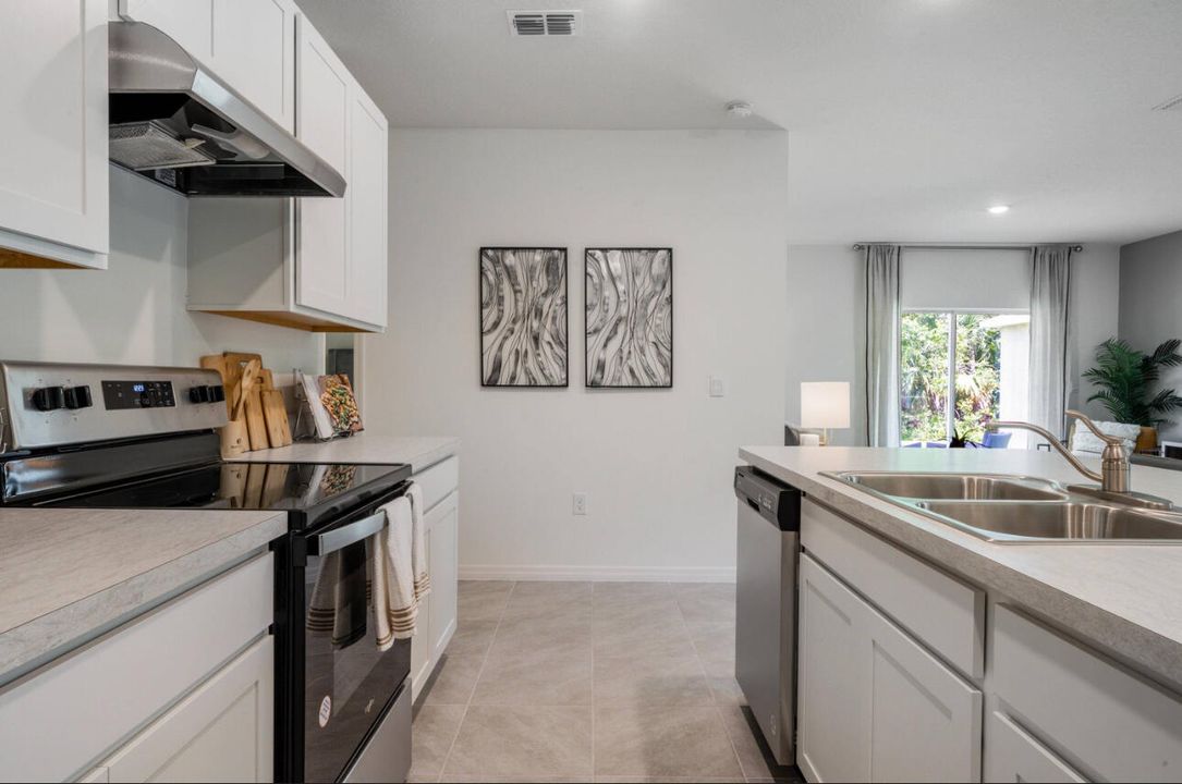 В аренду: $5,000 (5 спален, 3 ванн, 2447 Квадратных фут)