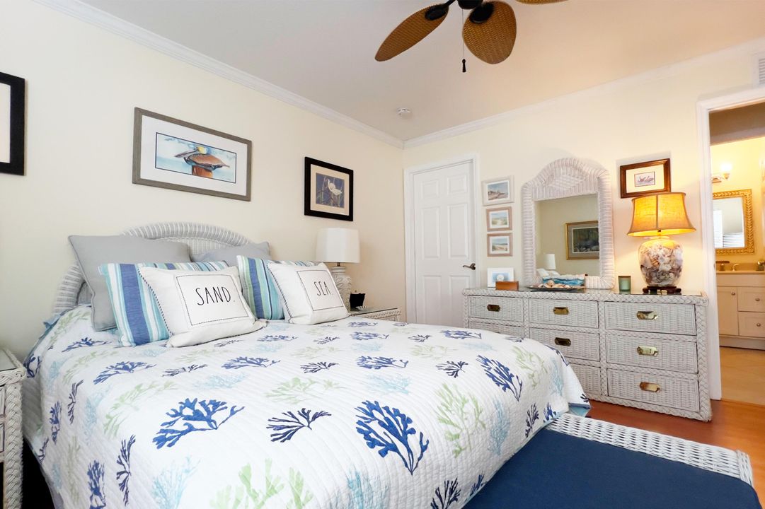 For Sale: $425,000 (2 beds, 2 baths, 1093 Square Feet)