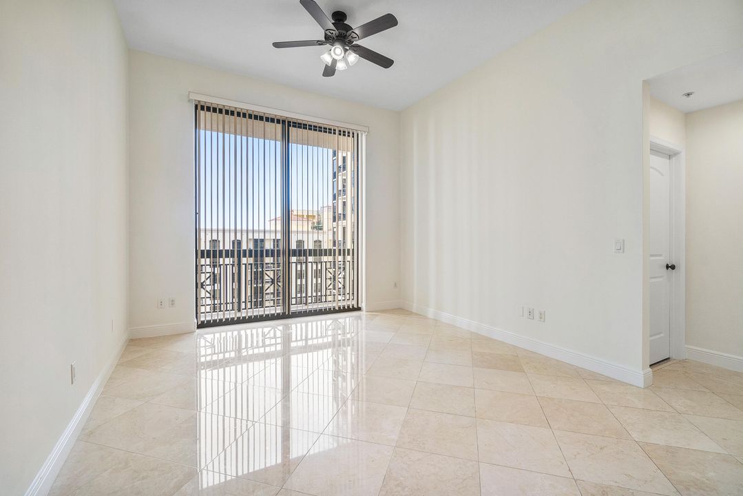 出租: $3,500 (1 贝兹, 1 浴室, 879 平方英尺)