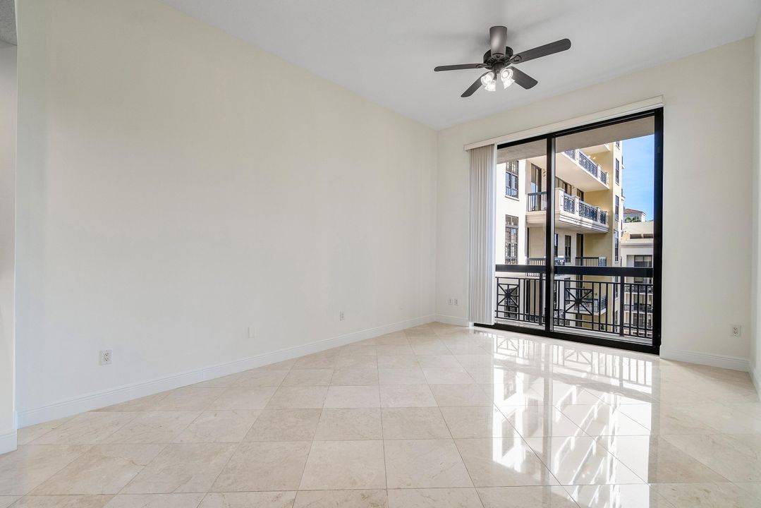 出租: $3,500 (1 贝兹, 1 浴室, 879 平方英尺)