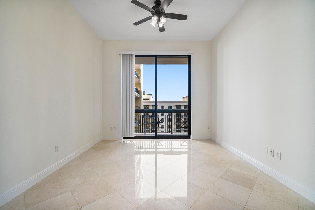 出租: $3,500 (1 贝兹, 1 浴室, 879 平方英尺)