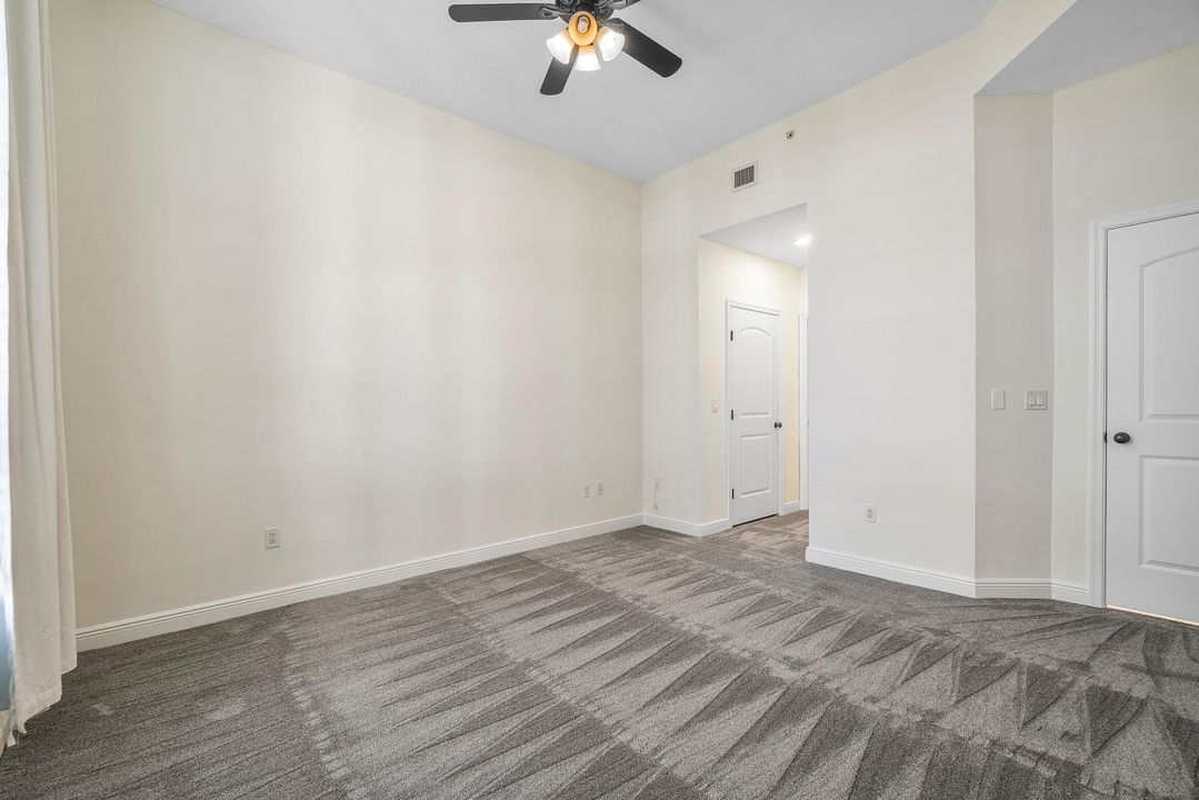 出租: $3,500 (1 贝兹, 1 浴室, 879 平方英尺)