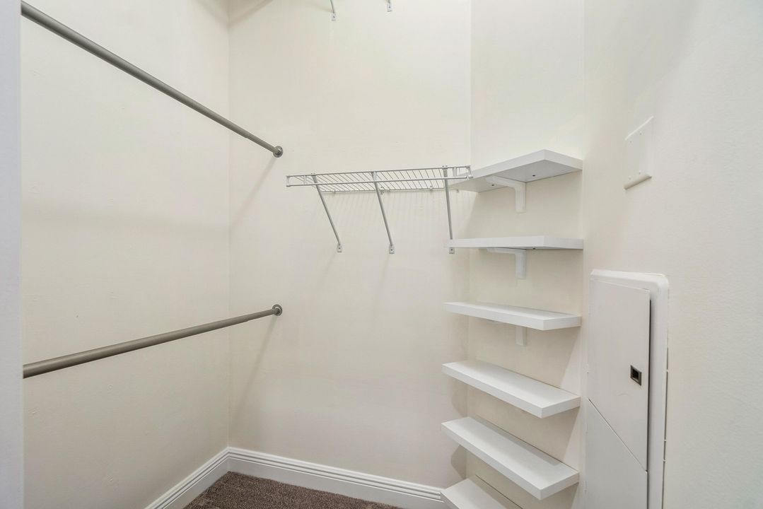 出租: $3,500 (1 贝兹, 1 浴室, 879 平方英尺)