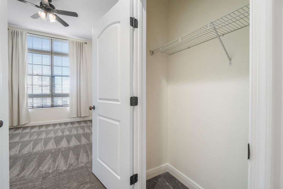 出租: $3,500 (1 贝兹, 1 浴室, 879 平方英尺)