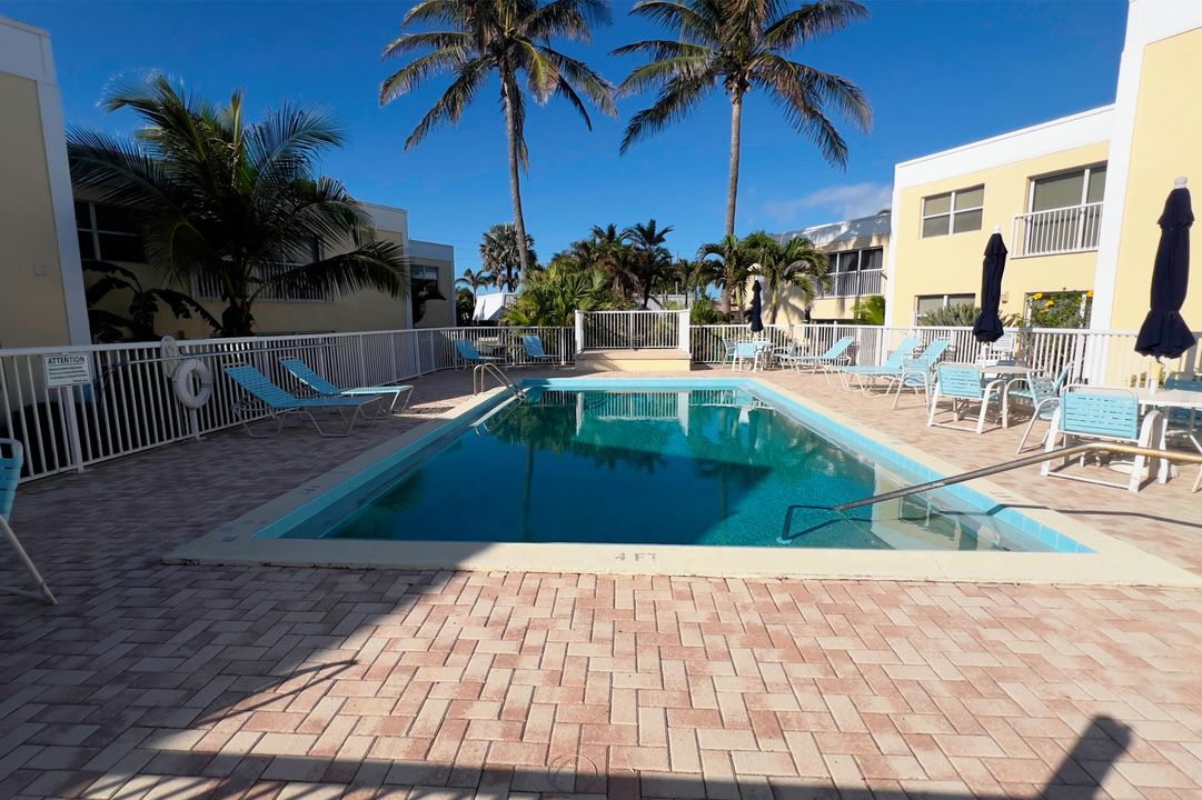 For Sale: $425,000 (2 beds, 2 baths, 1093 Square Feet)