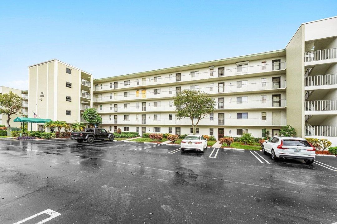 For Rent: $1,950 (2 beds, 2 baths, 840 Square Feet)