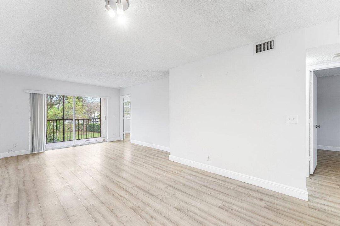 For Rent: $1,950 (2 beds, 2 baths, 840 Square Feet)