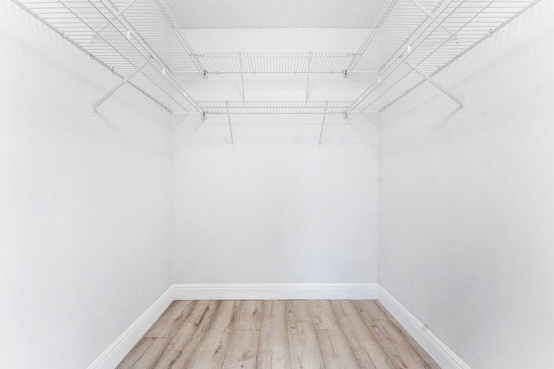 For Rent: $1,950 (2 beds, 2 baths, 840 Square Feet)