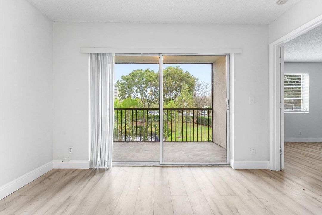 For Rent: $1,950 (2 beds, 2 baths, 840 Square Feet)