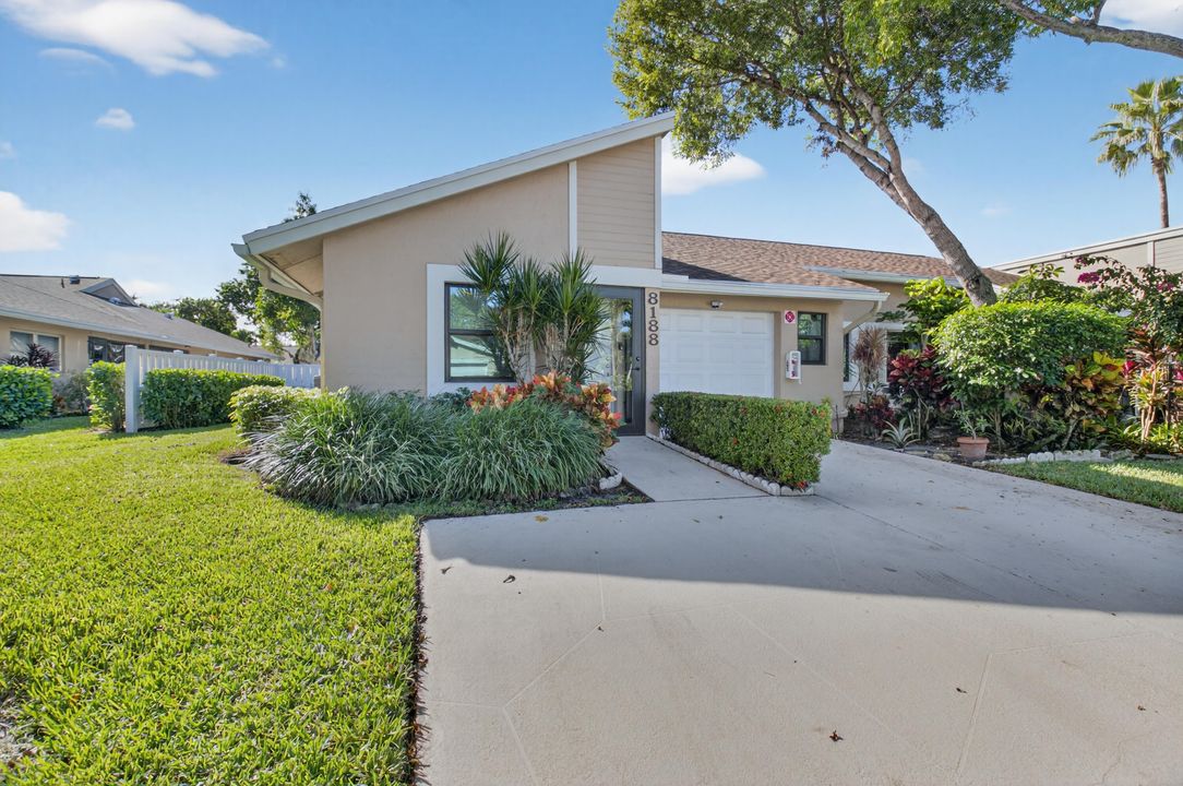 For Sale: $324,900 (2 beds, 2 baths, 1248 Square Feet)