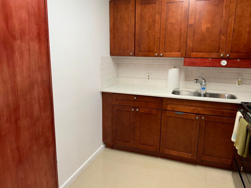 For Rent: $1,600 (2 beds, 1 baths, 819 Square Feet)