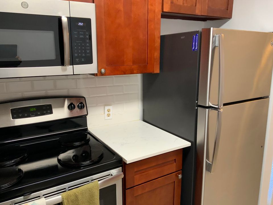 For Rent: $1,600 (2 beds, 1 baths, 819 Square Feet)