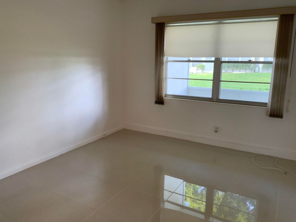 For Rent: $1,600 (2 beds, 1 baths, 819 Square Feet)