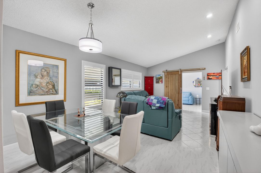 For Sale: $324,900 (2 beds, 2 baths, 1248 Square Feet)