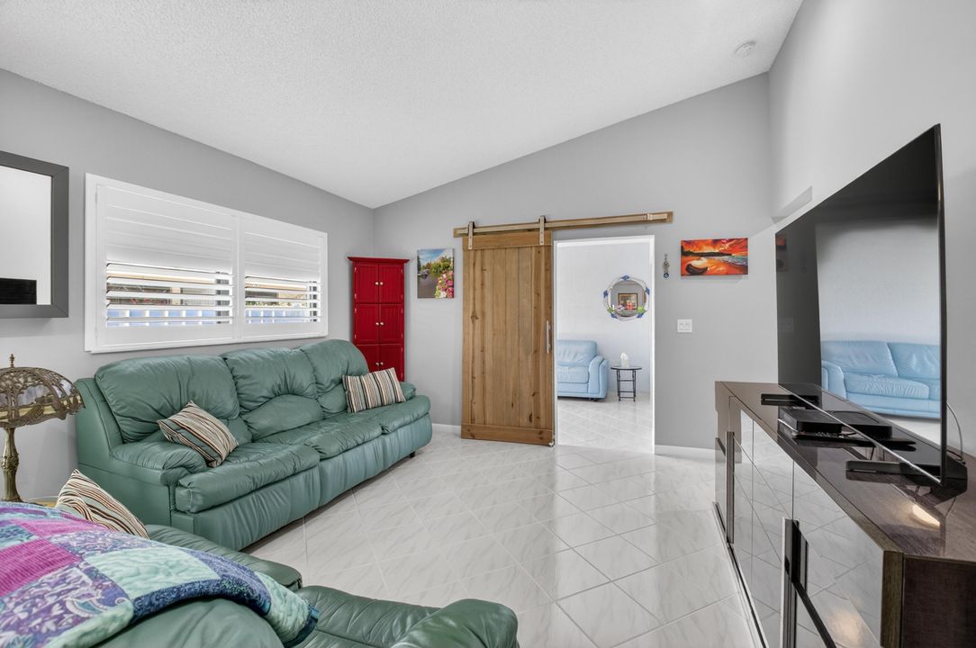 For Sale: $324,900 (2 beds, 2 baths, 1248 Square Feet)