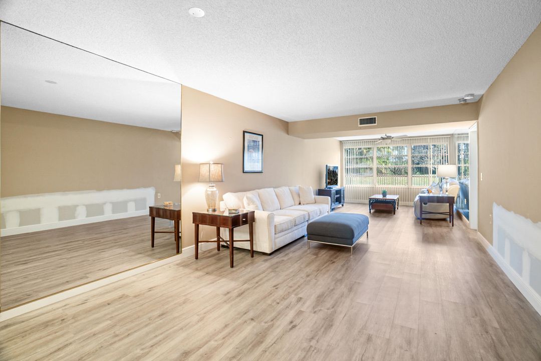 En Venta: $289,000 (2 camas, 2 baños, 1385 Pies cuadrados)