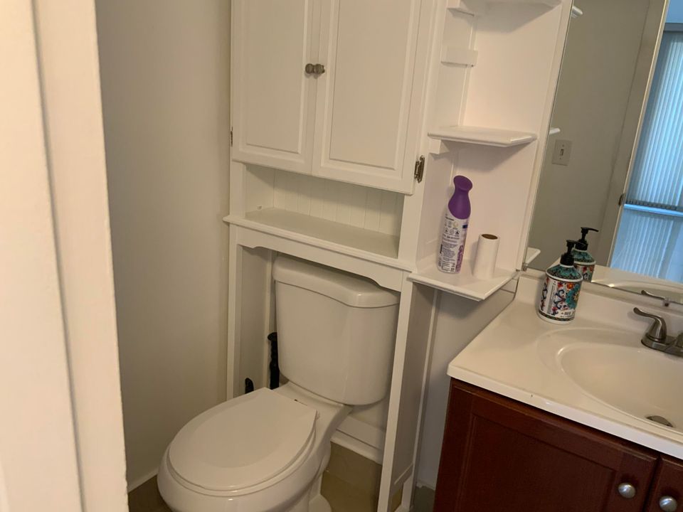 For Rent: $1,600 (2 beds, 1 baths, 819 Square Feet)