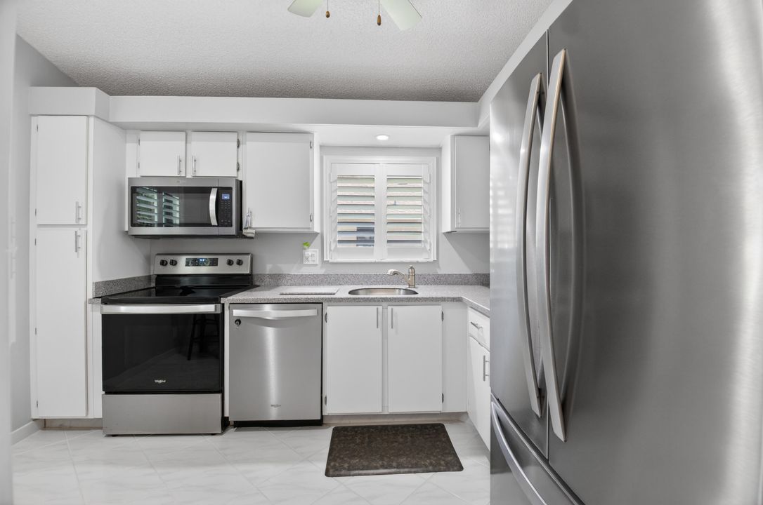 For Sale: $324,900 (2 beds, 2 baths, 1248 Square Feet)