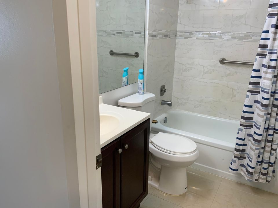 For Rent: $1,600 (2 beds, 1 baths, 819 Square Feet)