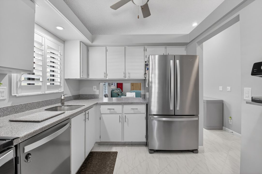 For Sale: $324,900 (2 beds, 2 baths, 1248 Square Feet)