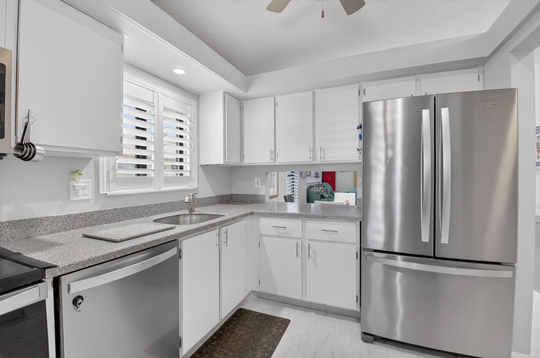 For Sale: $324,900 (2 beds, 2 baths, 1248 Square Feet)