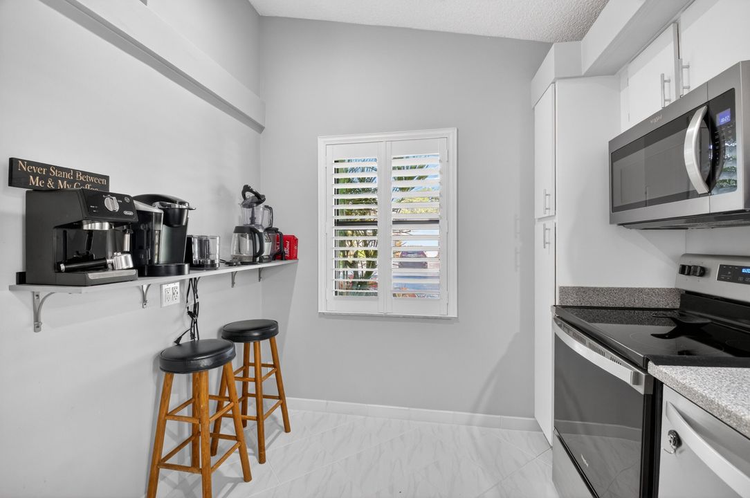 For Sale: $324,900 (2 beds, 2 baths, 1248 Square Feet)