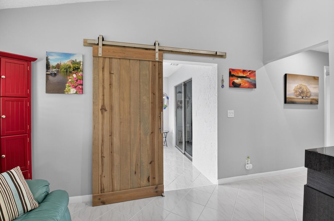 For Sale: $324,900 (2 beds, 2 baths, 1248 Square Feet)