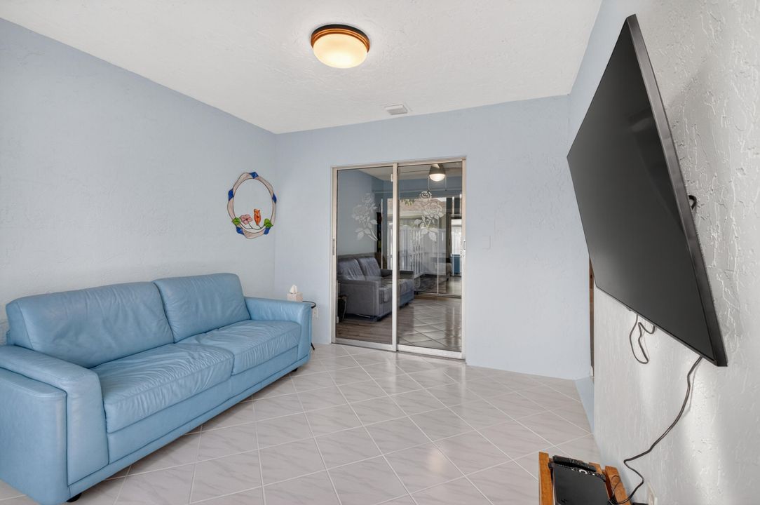 For Sale: $324,900 (2 beds, 2 baths, 1248 Square Feet)