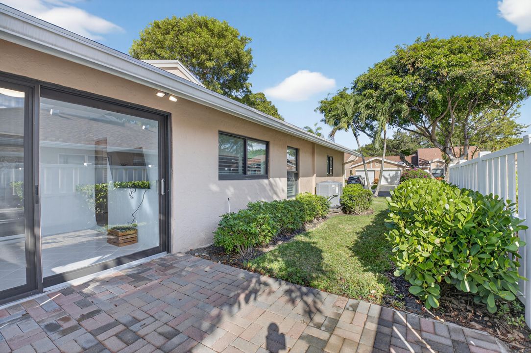 For Sale: $324,900 (2 beds, 2 baths, 1248 Square Feet)