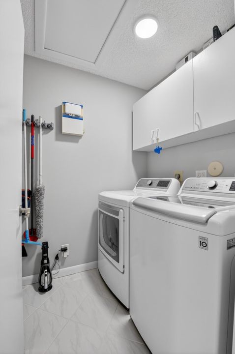 For Sale: $324,900 (2 beds, 2 baths, 1248 Square Feet)