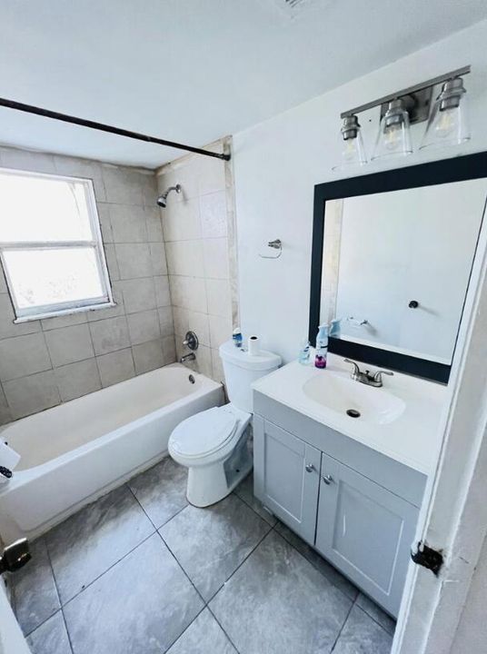 En Renta: $1,900 (3 camas, 2 baños, 1600 Pies cuadrados)