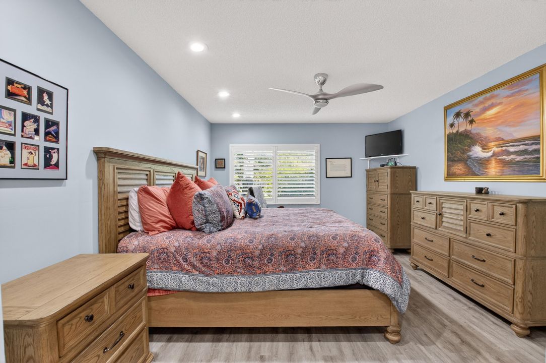 For Sale: $324,900 (2 beds, 2 baths, 1248 Square Feet)