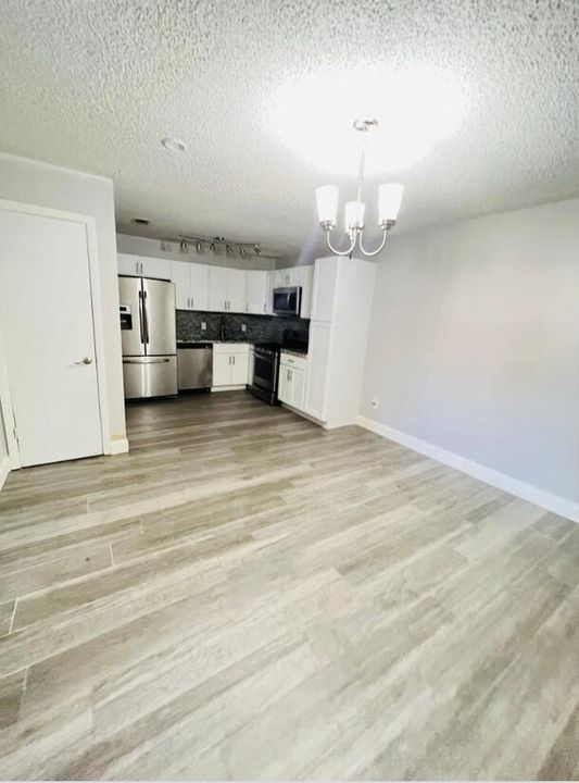 En Renta: $1,900 (3 camas, 2 baños, 1600 Pies cuadrados)