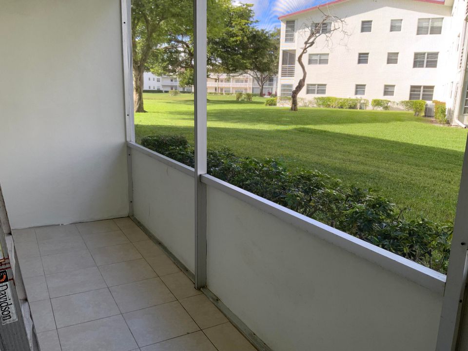 For Rent: $1,600 (2 beds, 1 baths, 819 Square Feet)