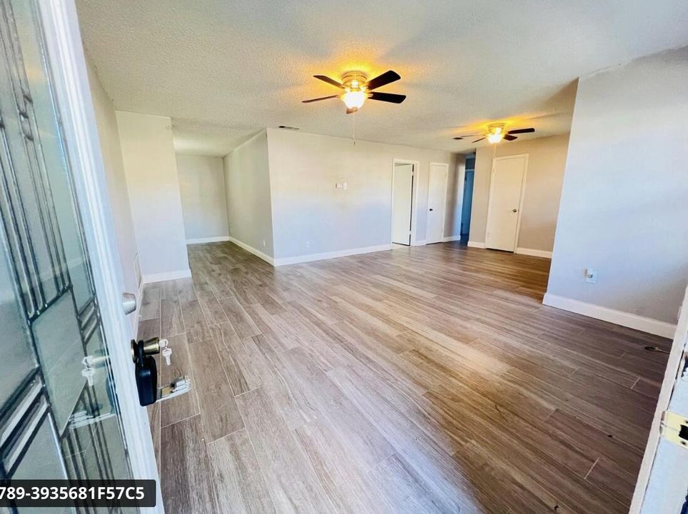 En Renta: $1,900 (3 camas, 2 baños, 1600 Pies cuadrados)