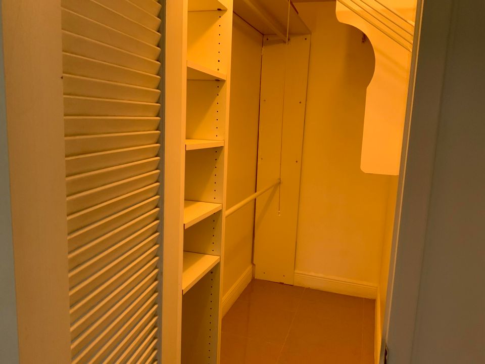 For Rent: $1,600 (2 beds, 1 baths, 819 Square Feet)