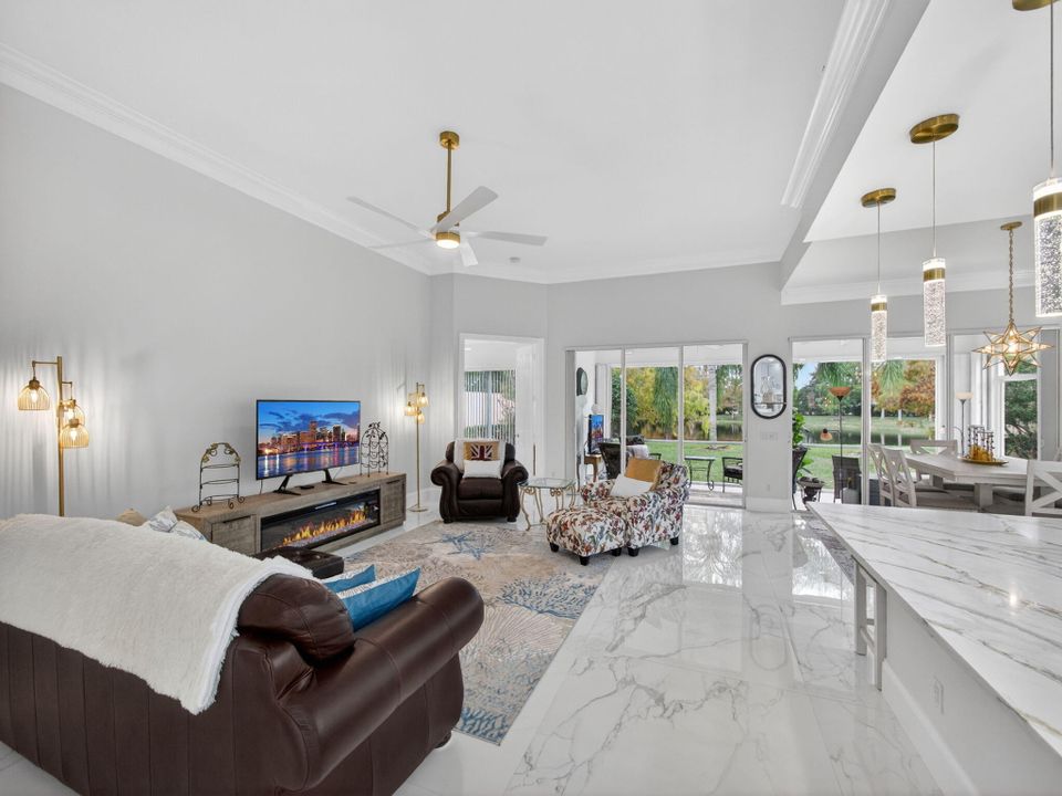 Activo con contrato: $4,200 (3 camas, 2 baños, 2000 Pies cuadrados)