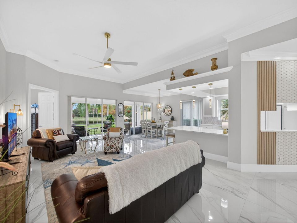 Activo con contrato: $4,200 (3 camas, 2 baños, 2000 Pies cuadrados)