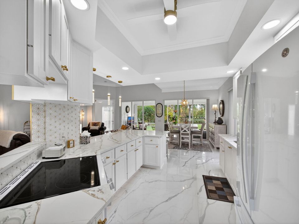 Activo con contrato: $4,200 (3 camas, 2 baños, 2000 Pies cuadrados)