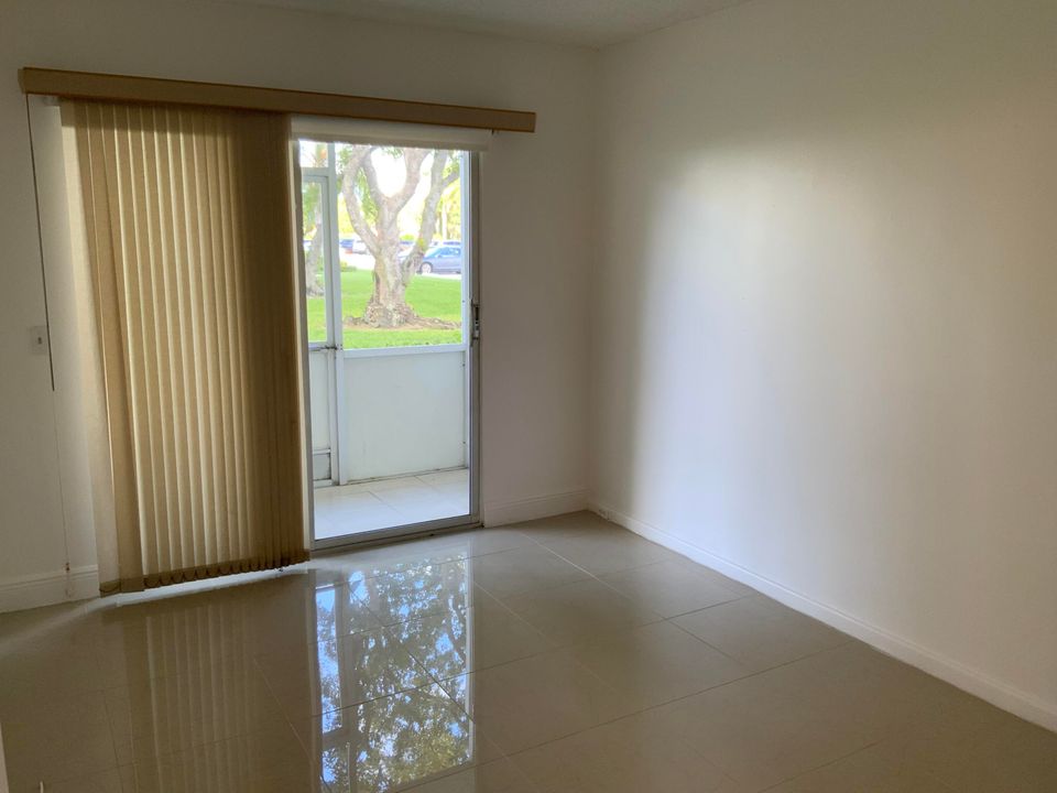 For Rent: $1,600 (2 beds, 1 baths, 819 Square Feet)