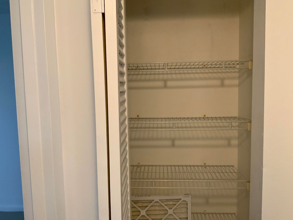 For Rent: $1,600 (2 beds, 1 baths, 819 Square Feet)