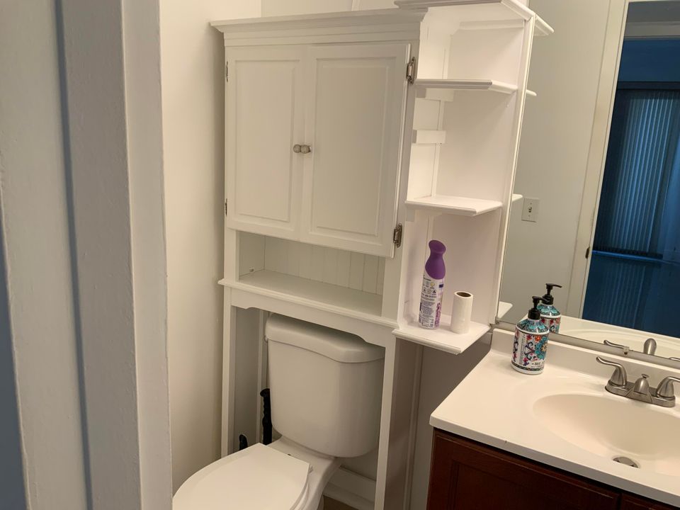 For Rent: $1,600 (2 beds, 1 baths, 819 Square Feet)