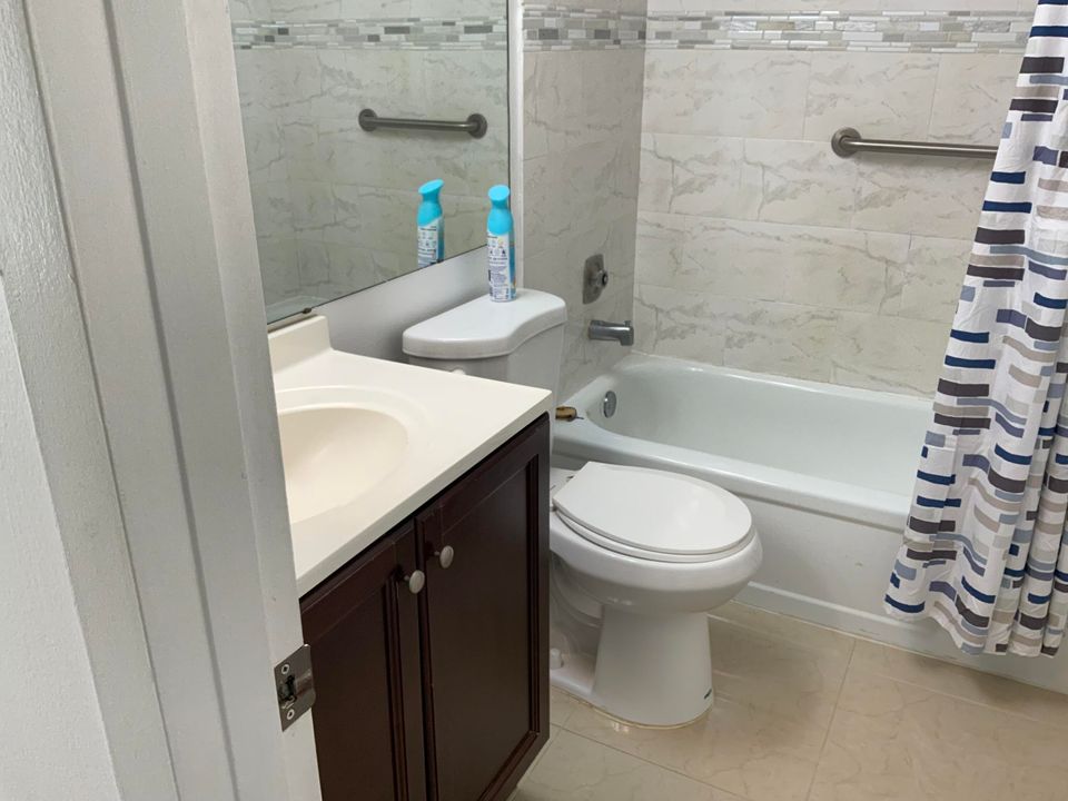 For Rent: $1,600 (2 beds, 1 baths, 819 Square Feet)