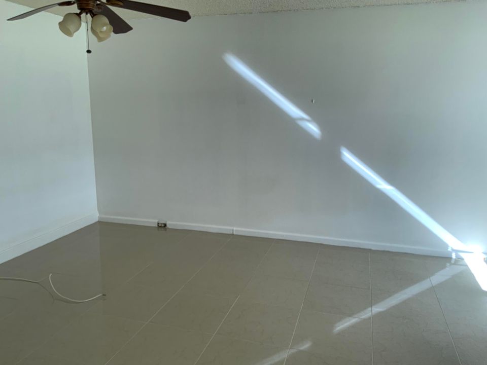 For Rent: $1,600 (2 beds, 1 baths, 819 Square Feet)