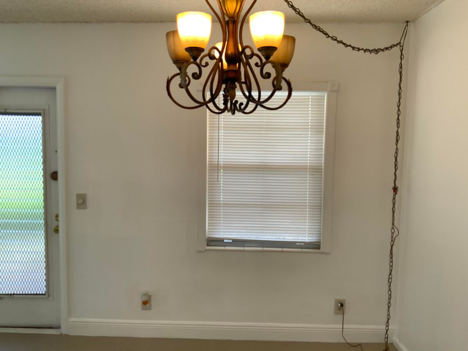 For Rent: $1,600 (2 beds, 1 baths, 819 Square Feet)