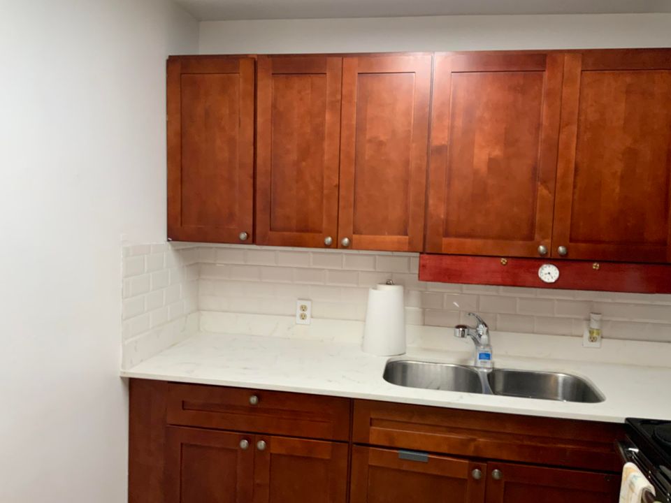 For Rent: $1,600 (2 beds, 1 baths, 819 Square Feet)