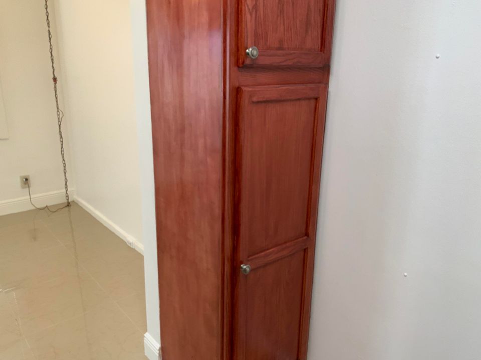 For Rent: $1,600 (2 beds, 1 baths, 819 Square Feet)