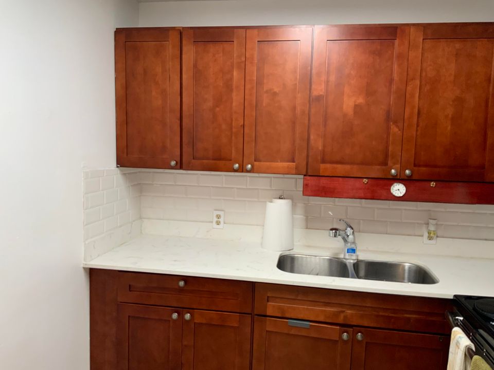 For Rent: $1,600 (2 beds, 1 baths, 819 Square Feet)